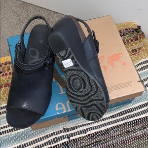 OBT black leather wedge sandals